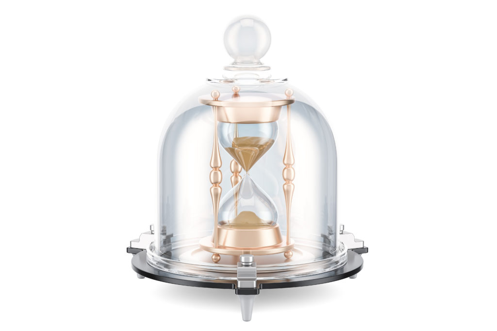 Hourglass brain covered by glass bell, save time concept. 3D rendering Home Exclusive est votre acheteur immobilier sur Biarritz, Anglet, Bayonne